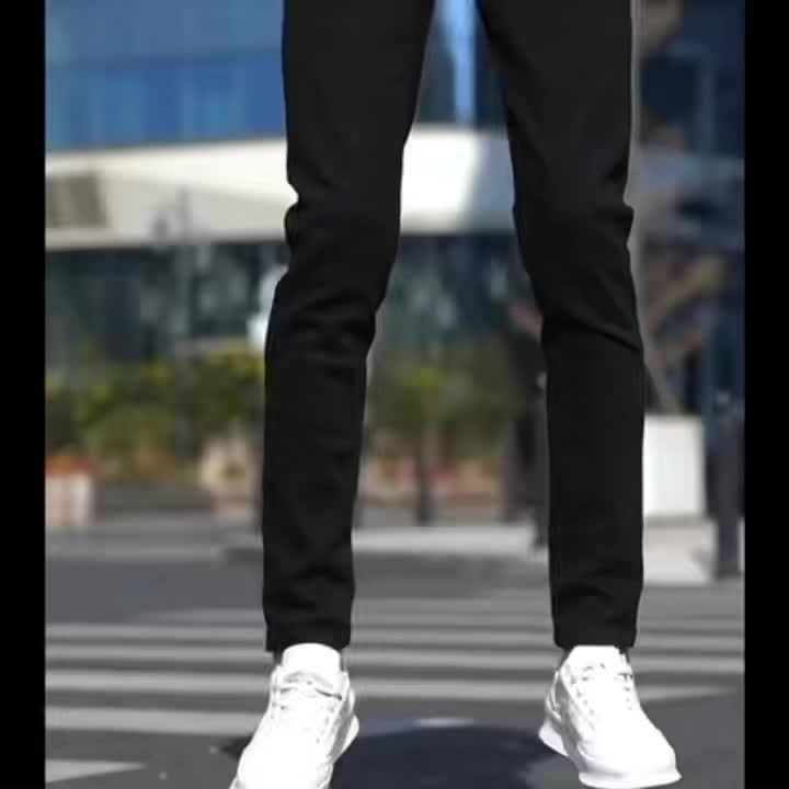 Men’s Black Fleece-Lined Jeans.