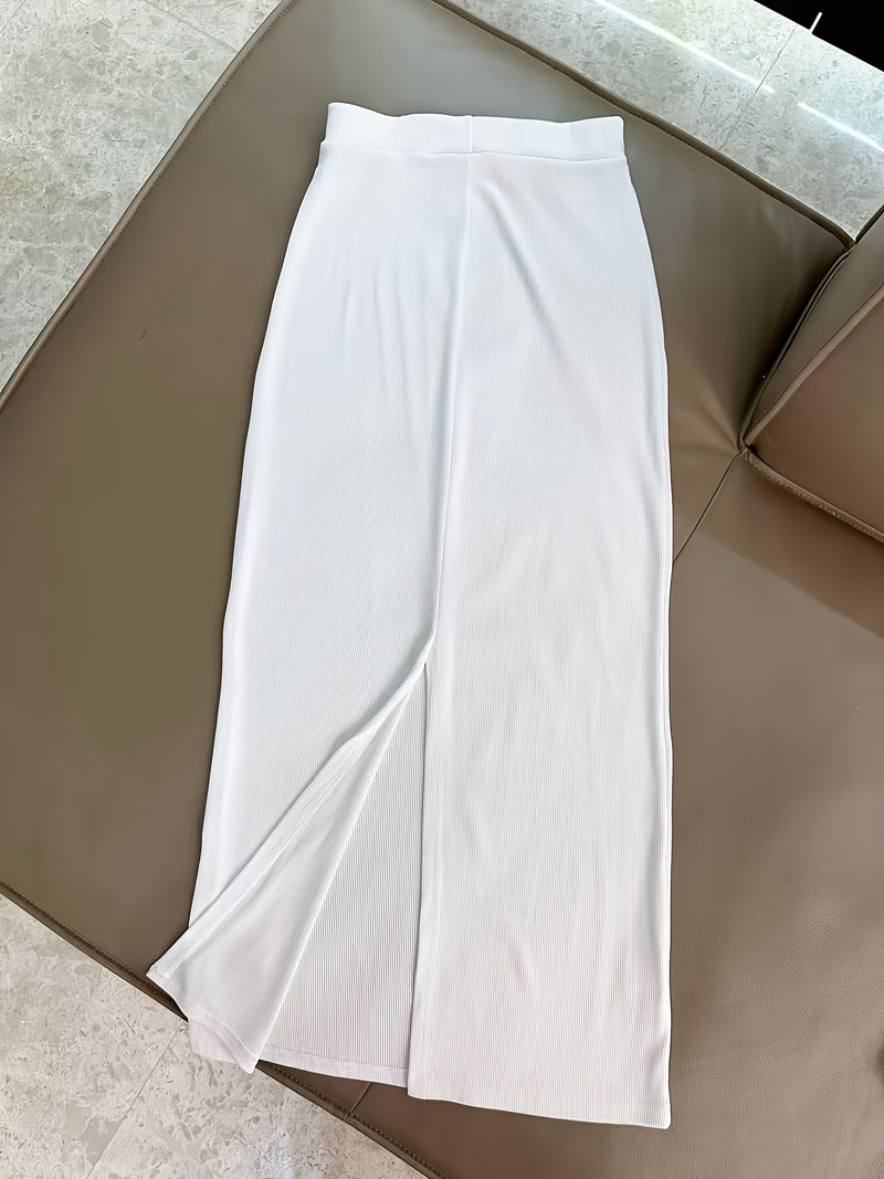 Elegant And Stylish Lady'S Commuting Outfit.